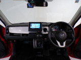 【ルームクリーニング】せっかく乗るならピカピカの車がいいですよね!当店は、他社では省きがちな細部に至るまで、徹底した清掃を行っております。