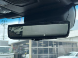 【デジタルインナーミラー】後席の大きな荷物や同乗者で後方が確認しづらい時でも安心!カメラが撮影した車両後方の映像をルームミラー内に表示。クリアな視界で状況の確認が可能です!