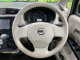 インテリアに合わせたデザインのステアリングは、運転される方のことも考え、運転しやすい形状、大きさです。是非一度、実際に触ってお確かめください。