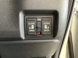 リアドアは乗り降りに便利な両側電動スライドドアです。また運転席に座っていながらスイッチ操作で自在にスライドドアを開け閉めできます。