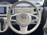 インテリアに合わせたデザインのステアリングは、運転される方のことも考え、運転しやすい形状、大きさです。是非一度、実際に触ってお確かめください。