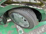 タイヤサイズは185/60R16です。日産純正ホイール装着車です。