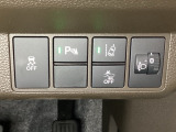 ハンドルの右側にはヘットライトリベライザーとHondaセンシング用のメインスイッチがついています。ヘッドライトリベライザーは道路状況や積荷の加重に応じてライトの高さを調節できます。