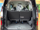 普段のお買い物や通勤、送迎等に十分な荷室スペースを確保しております。セカンドシートを倒すと、大きな荷物の積載も可能です♪