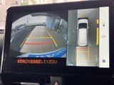 バックモニターで、狭い場所でも安全に駐車。後方の状況を分かりやすく確認でき、運転に自信がない方にもおすすめです。ガイドライン表示で、より正確な駐車をサポートします。