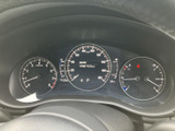 視認性の高いメーターで、スピードやエンジン回転数をクリアに確認できます。運転に集中できる落ち着いた空間を演出します。