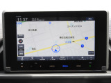 ★地図画面★地図上の文字や記号など細かい表示も鮮明に映し出します。また、スマートフォンのような操作が可能なタッチパネルを採用し、ボタンを探すことなく直感的に操作できます!