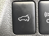 【パワーバックドア】スマートキーや運転席のボタンを押すだけでリアゲートが自動で開閉します!荷物を持っている時や、高い位置にあるバックドアを閉める際に便利な機能です♪