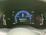 視認性の高いメーター類で、運転状況を的確に把握できます。必要な情報を一目で確認でき、安全運転をサポートします。洗練されたデザインも魅力です。