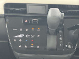 【オートエアコン】 設定温度は一定のまま、1年中、車内は快適空間♪快適温度♪
