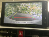 後方確認がしやすいバックモニター付き。狭い道や駐車時も安心です。ガイドライン表示で、より正確な駐車操作をサポートします。