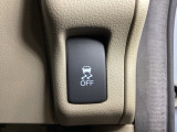 VSA装備車です。VSAはドライバーの操作と車の動きを見守っています。もし車の挙動が乱れたとき、4輪別々にブレーキをかけたり、エンジンパワーをしぼることによって車を安定させます。