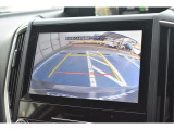 リヤカメラ付きなので、シフトレバーをリバースにすると連動してカメラ映像に切り替わります。