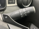 操作しやすいウインカーレバーで、安全な車線変更をサポート。直感的に操作できる設計で、運転に集中できます。