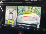 【パノラミックビューモニター】専用のカメラにより、上から見下ろしたような視点で360度クルマの周囲を確認することができます☆死角部分も確認しやすく、狭い場所での切り返しや駐車もスムーズに行えます。