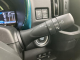 操作しやすいウインカーレバーは、スムーズな車線変更をサポート。視覚的にもわかりやすく、安全運転に貢献します。