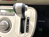 インパネシフトならハンドルからの移動距離が短く操作もスムーズ!また、足元が広くなりすっきりしますので、大柄な方でも快適にお過ごしいただけます。