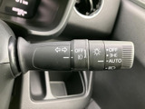 雨の日の視界をクリアに保ち、安全な運転をサポート。操作も直感的で、すぐに使いこなせます。フロントガラスの清掃もスムーズに行えます。