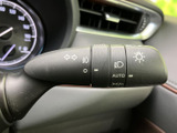 操作しやすいウインカーレバーで、スムーズな車線変更をサポート。直感的に操作できるので、運転に集中できます。安全な運転をサポートします。