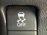 【横滑り防止装置】車両の横滑りを感知すると、自動的に車両の進行方向を保つように車両を制御します。雨の日など滑りやすい路面状況でも安全な運転が可能です。