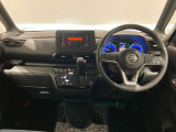 気持ちよく視界が広がる、開放的な運転席です