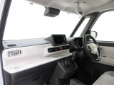 ダイハツのお店では、ダイハツ車を知り尽くしたプロフェッショナルが、専用の診断機器を使って各システムを点検しております。