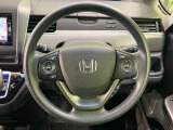 インテリアに合わせたデザインのステアリングは、運転される方のことも考え、運転しやすい形状、大きさです。是非一度、実際に触ってお確かめください。