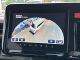 後方の状況を安全に確認できるバックモニター。狭い場所での運転や駐車も、より安心安全に行えます。