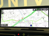 ●純正ナビ:一体感のあるナビは、高級感ある車内を演出してくれます。オーディオ機能も充実しておりますので、運転もより楽しめます♪