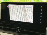 停車中には、TVや映像コンテンツをお楽しみいただけます。長距離移動も快適に過ごせるでしょう。