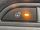 【ステアリングヒーター】冬場の寒い日に手がかじかみながら運転するのはツライですよね。でも、これがあれば安心です!ハンドルのグリップ部がじわっと暖かくなって心までポカポカします。