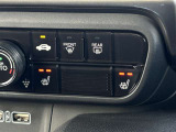 運転席&助手席シートヒーター付。寒さが厳しい冬の朝でも座面を暖めて快適なドライブを。2段階の温度調整が可能です。