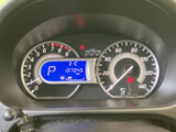 視認性の高いメータークラスター。重要な情報を一目で確認できます。運転に集中できる、シンプルで分かりやすいデザインが特徴です。