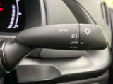 操作しやすい位置に配置されたレバーで、スムーズなウインカー操作をサポート。安全運転に貢献します。
