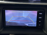 バックカメラが装備されておりますので、駐車時など見えづらい後方視界を確保してくれます。
