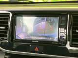 狭い場所での運転も安心。後方の状況を画面で確認できるので、安全に駐車できます。ガイドライン表示で、距離感もつかみやすいのが魅力です。