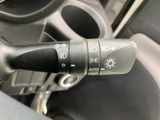 操作しやすい位置に配置されたウインカーレバー。スムーズな操作で、安全な車線変更をサポートします。細部までこだわりが感じられます。