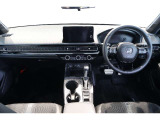 操作性に優れた運転席となります!小物入れや各ボタンの配置にこだわり、使いやすいです!座り心地もよく視認性も良好なのでロングドライブもお任せ下さい!