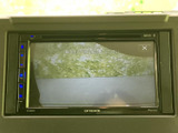 停車中には、TVやDVDなどの映像を楽しめます。長距離移動の際の休憩時間に、リラックスした時間を過ごせるのが魅力です。家族や友人と快適なひとときを。