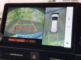 後方の状況を画面で確認でき、安全な駐車をサポート。狭い場所でもスムーズに駐車できます。運転に自信がない方にもおすすめです。