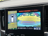 【パノラミックビューモニター】専用のカメラにより、上から見下ろしたような視点で360度クルマの周囲を確認することができます☆死角部分も確認しやすく、狭い場所での切り返しや駐車もスムーズに行えます。