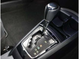 親しみやすいシフトです。 坂道や信号の多い日本では操作が簡単でいいです。 シフトチェンジしやすい所に配置されているので操作し易いですよ。