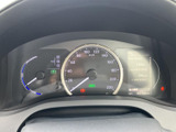 視認性の高いメーターデザインで、運転に必要な情報を一目で確認できます。夜間でも見やすく、安全な運転をサポートします。
