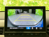 後方からの映像をモニターで確認できるので、駐車や車庫入れがスムーズに行えます。安全運転をサポートする、頼もしい機能です。