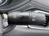【オートライト(AUTO)】外の明るさをシステムが感知して、自動でヘッドライトが点灯します。ヘッドライトをつけ忘れを防ぐ便利機能です。