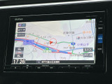 見やすい地図表示で、スムーズなナビゲーションをサポートします。目的地までの最適なルートを検索し、安全な運転を支援します。