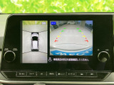 車両周辺の状況を把握できるモニター。駐車時や狭い道での運転をサポートします。安全運転をサポートする頼れる装備です。