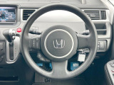 【純正革巻きステアリング】上質な革を使用することで、手にしっかり馴染みとても運転しやすいハンドルです♪
