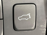【パワーバックドア】スマートキーや運転席のボタンを押すだけでリアゲートが自動で開閉します!荷物を持っている時や、高い位置にあるバックドアを閉める際に便利な機能です♪