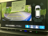 バックモニターで、後方の状況を安全確認。狭い場所での駐車や、荷物の積み下ろしも安心です。運転をサポートする頼もしい機能です。